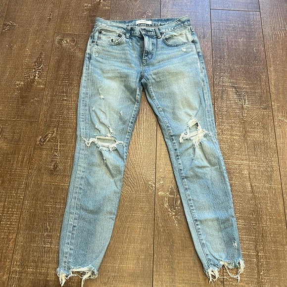 Moussy Vintage Altawoods Cropped Distressed Tapered Jeans - Picture 6 of 11